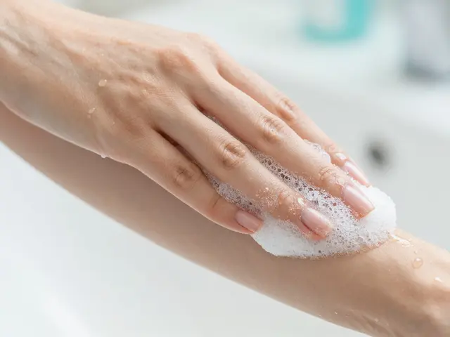 Jak dlouho a jak často dělat peeling: Kompletní průvodce pro hladkou pokožku