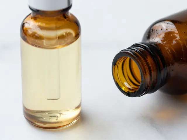 Jak poznat starou Retinol? Průvodce čerstvostí, barvou a účinností