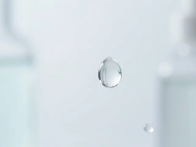 Glycerin v kosmetice: Proč je to zázračná látka pro vaši pleť?